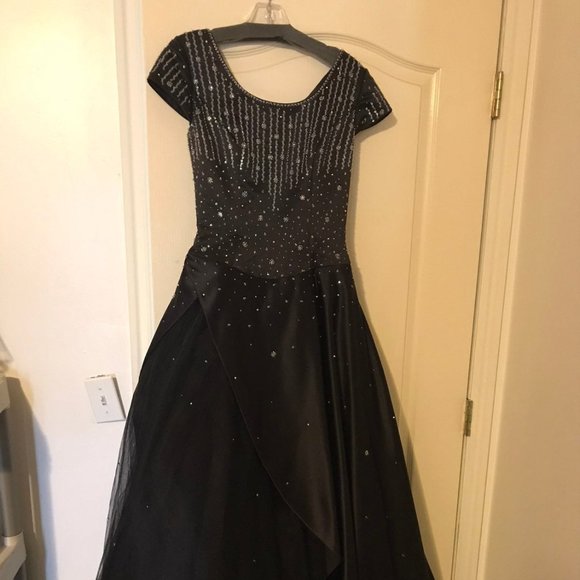 Black ball gown prom dress size 8 - Picture 1 of 4